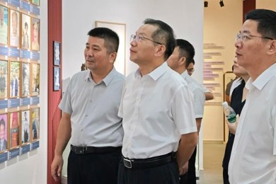 一“甪”播报|情系教育，温暖师心 —— 区领导莅临我校开展教师节走访慰问